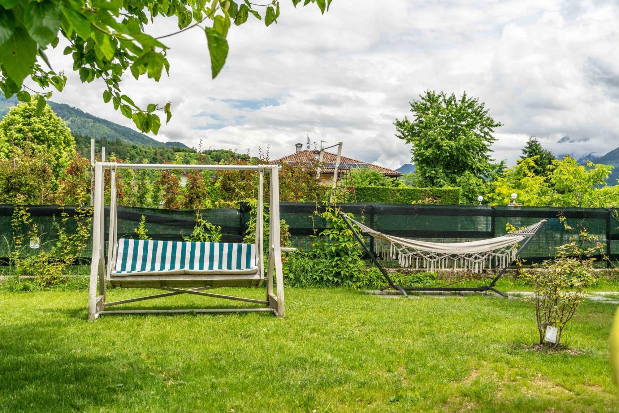 B&B A Un Passo Dal Lago, Caldonazzo Bagian luar foto